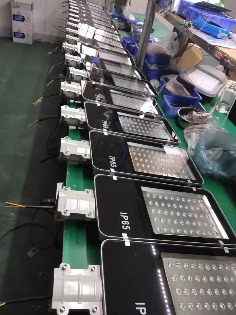 太陽能與市電路燈及監控系統開發 一體化解決方案助力現代照明與安防